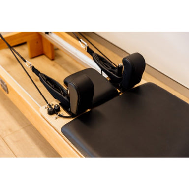 PioneerPilatesBlackClassicPP-03StudioReformercloserlookofpaddedshoulderandheadrests