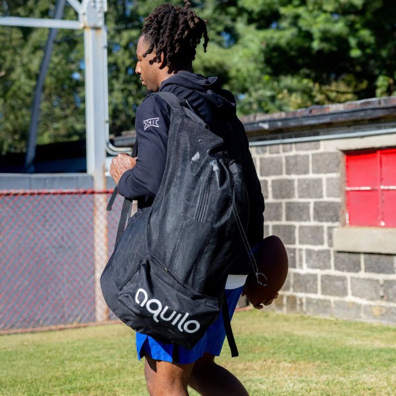 AquiloGarmentBagInBlackColourAndWithAthleteUsingIt