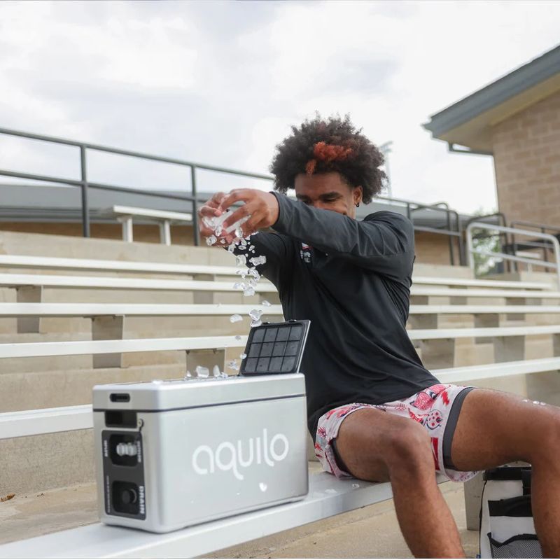 AquiloSportCCT1500CompressionBootsControlUnitLookOutdoorwithMalePuttingIce