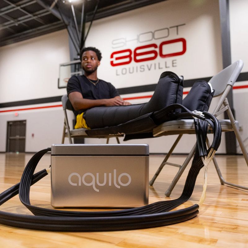 AquiloSportsCCT1500SystemInBlackColourWithAthleteUsingThemIndoor