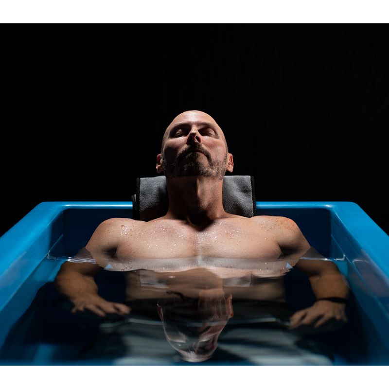 ManUsingTheMiPodProwithRemoteChiller